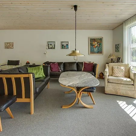 Three-bedroom Holiday In Hals