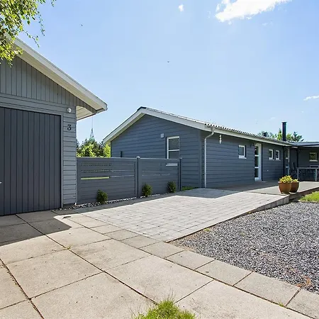 Holiday home Three-bedroom Holiday In