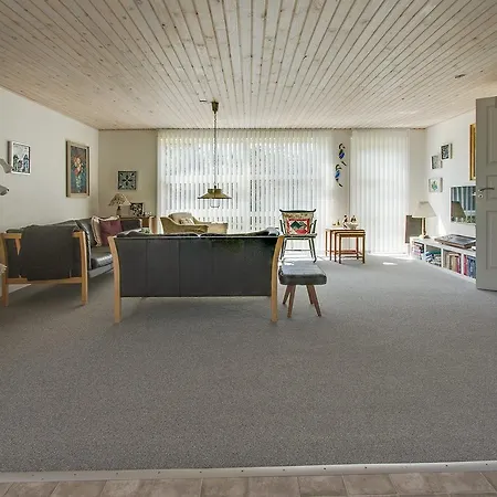 Three-bedroom Holiday In * Hals