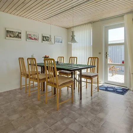 Three-bedroom Holiday In